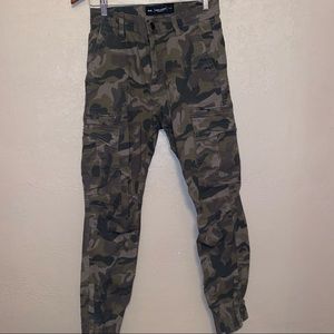 Camo jogger/cargo pants